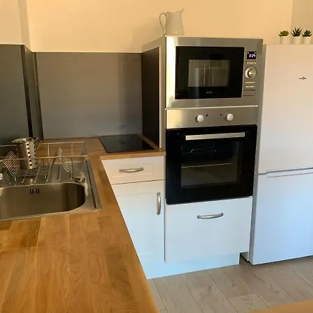 Nimes : Charmant Studio Centre Ville